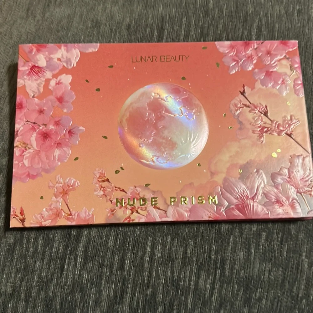 Lunar Beauty Nude Prism Eyeshadow Palette, new in box - Picture 3 of 6